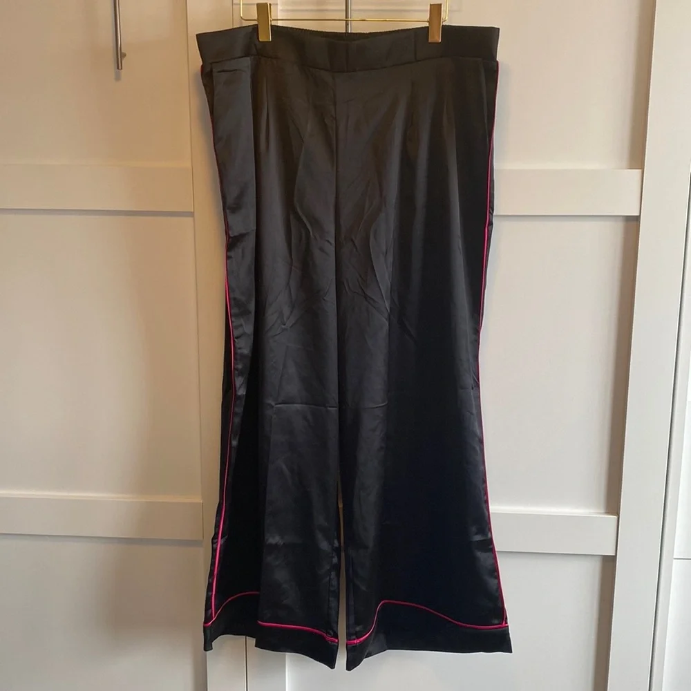 Torrid - Wide Leg Satin High Rise Pant in Deep Black - Picture 2 of 9